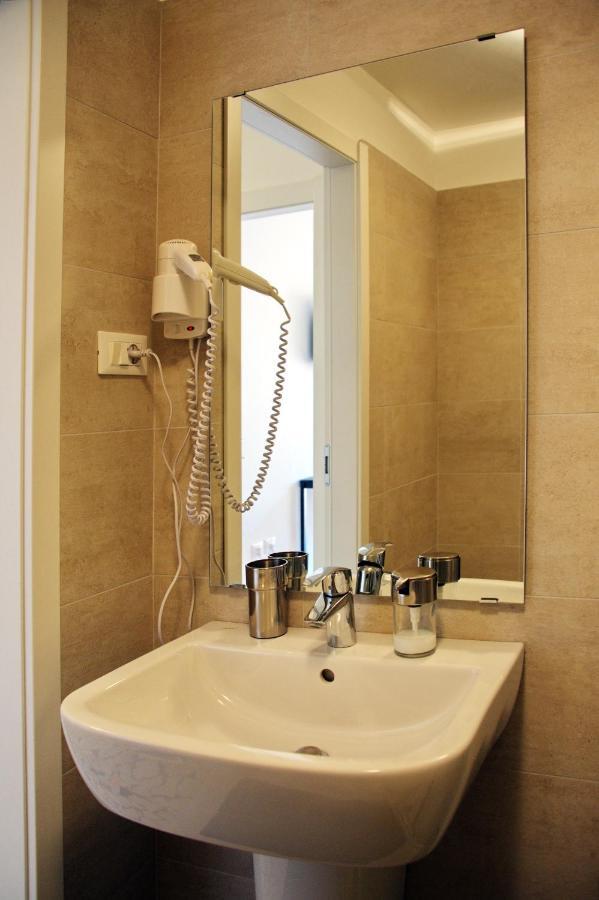 Clesio 2 Hotel เตรนโต ภายนอก รูปภาพ